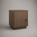Table de chevet rectangulaire avec porte en bois effet noyer, brun noyer et marron cognac, 40 × 35 × 55 cm